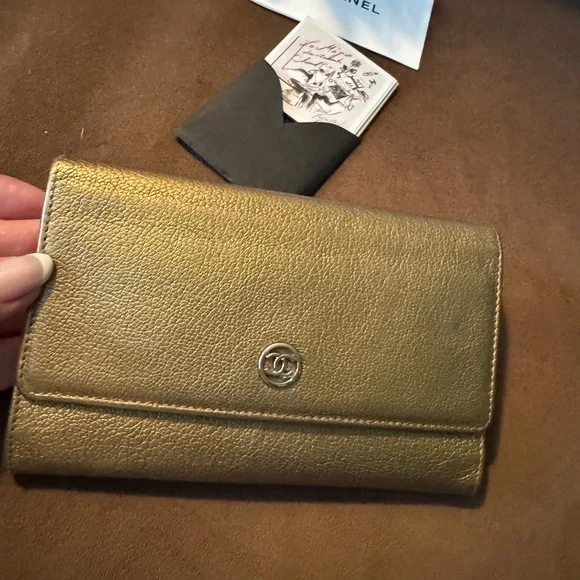 RARE VINTAGE Chanel Gold Wallet In Good Condition With COA - Picture 3 of 17